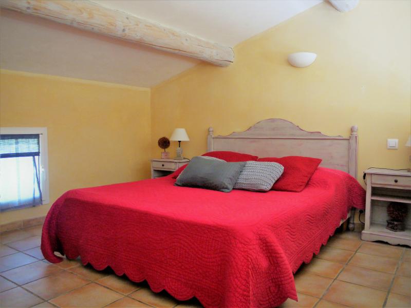 1491058466-chambre-hotes-alpilles-arlesienne-room